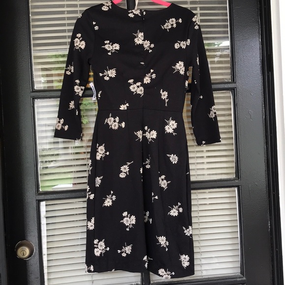 Old Navy Black Scoop Neck Dress with White Daisies - Picture 4 of 8